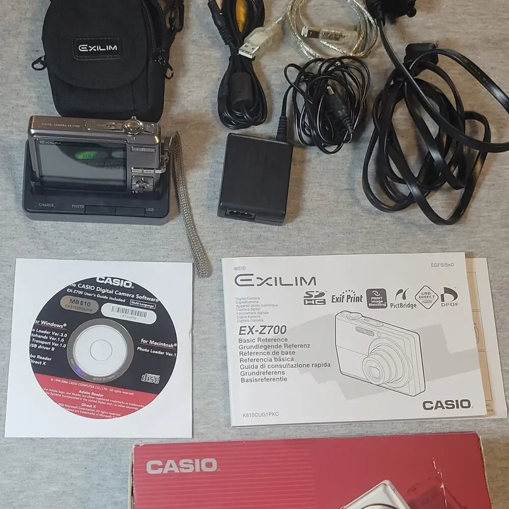 Casio Exilim EX-Z700 7.2MP Digital Camera Tested Works w/ Box Lots Accessories